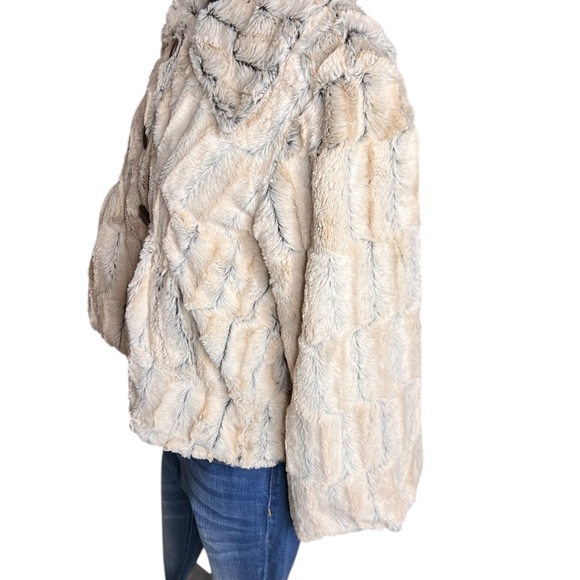 Yoki Jacket Womens Large Cream Faux Rabbit Fur Long Sleeve Button Up SOFT!!! - Picture 5 of 14